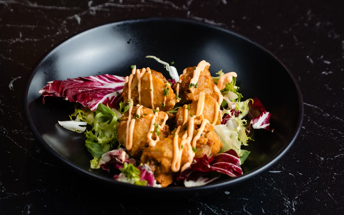 Pollo Kaarage: pollo rebozado y frito al estilo japonés