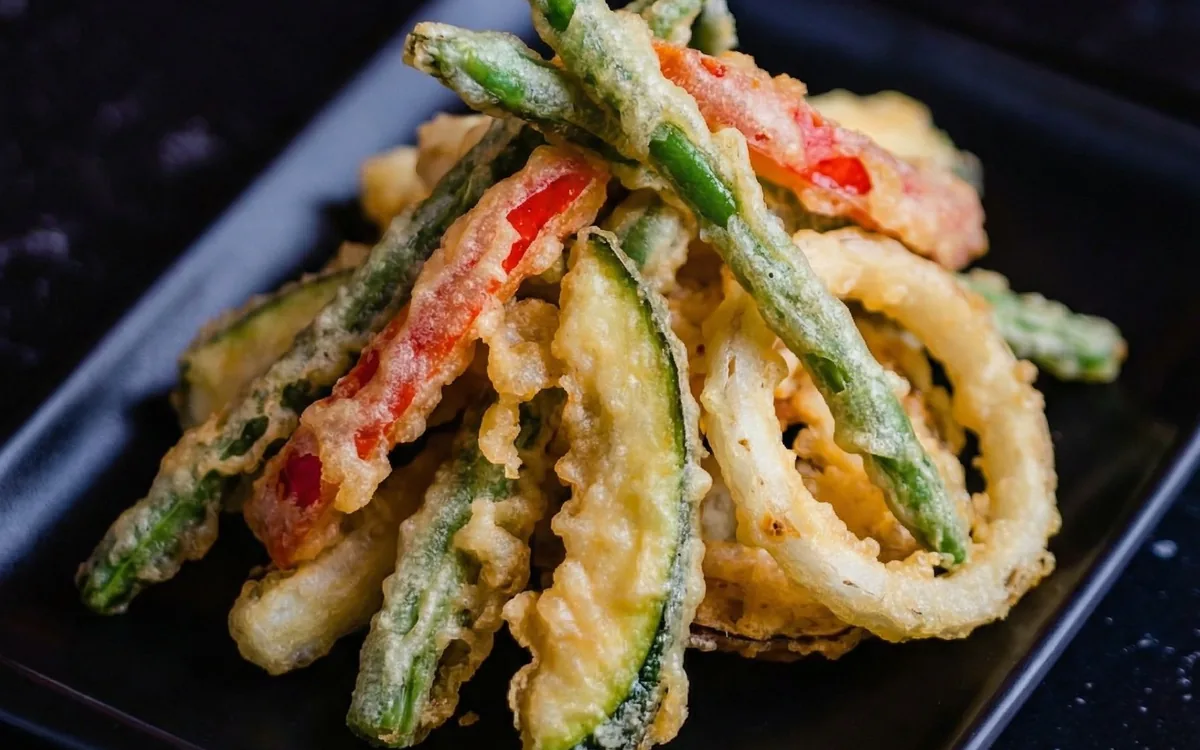 Tempura de verduras: verduras de temporada rebozadas y fritas, con mayonesa japonesa