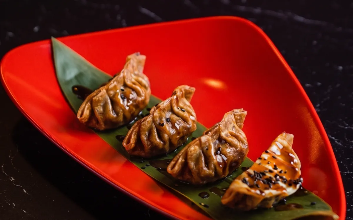 Gyozas de rabo de toro: rabo de toro estofado con especias japonesas