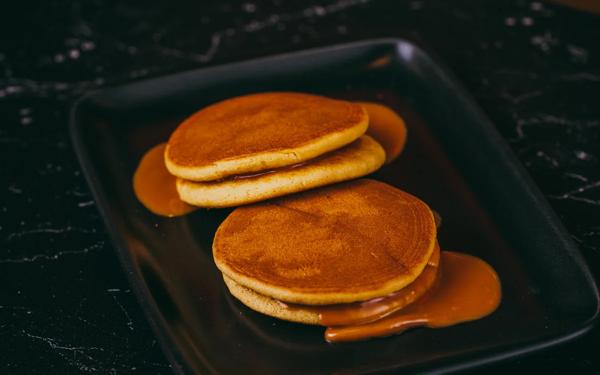 Dorayaki lotus: bizcocho japonés relleno de crema de galleta lotus