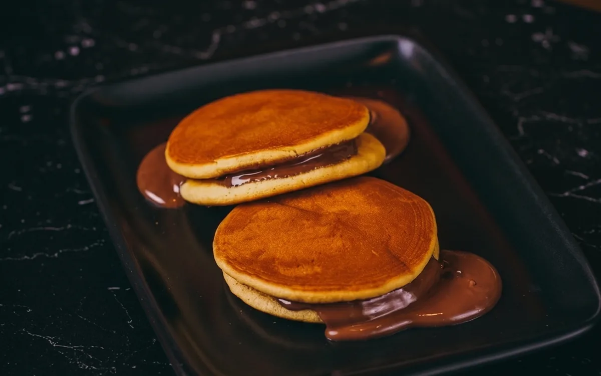 Dorayaki nutella: bizcocho japonés relleno de crema de avellana
