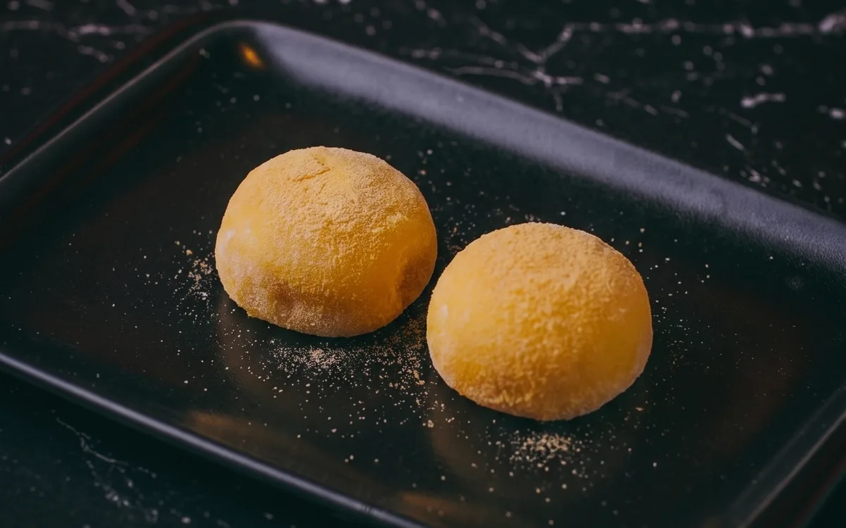 Mochi helado de mango: mochi de arroz relleno de helado de mango