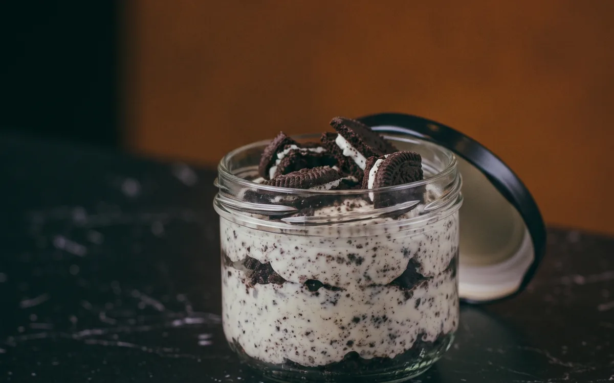 Tarrina de Oreo: tarrina helada de galleta oreo con crema